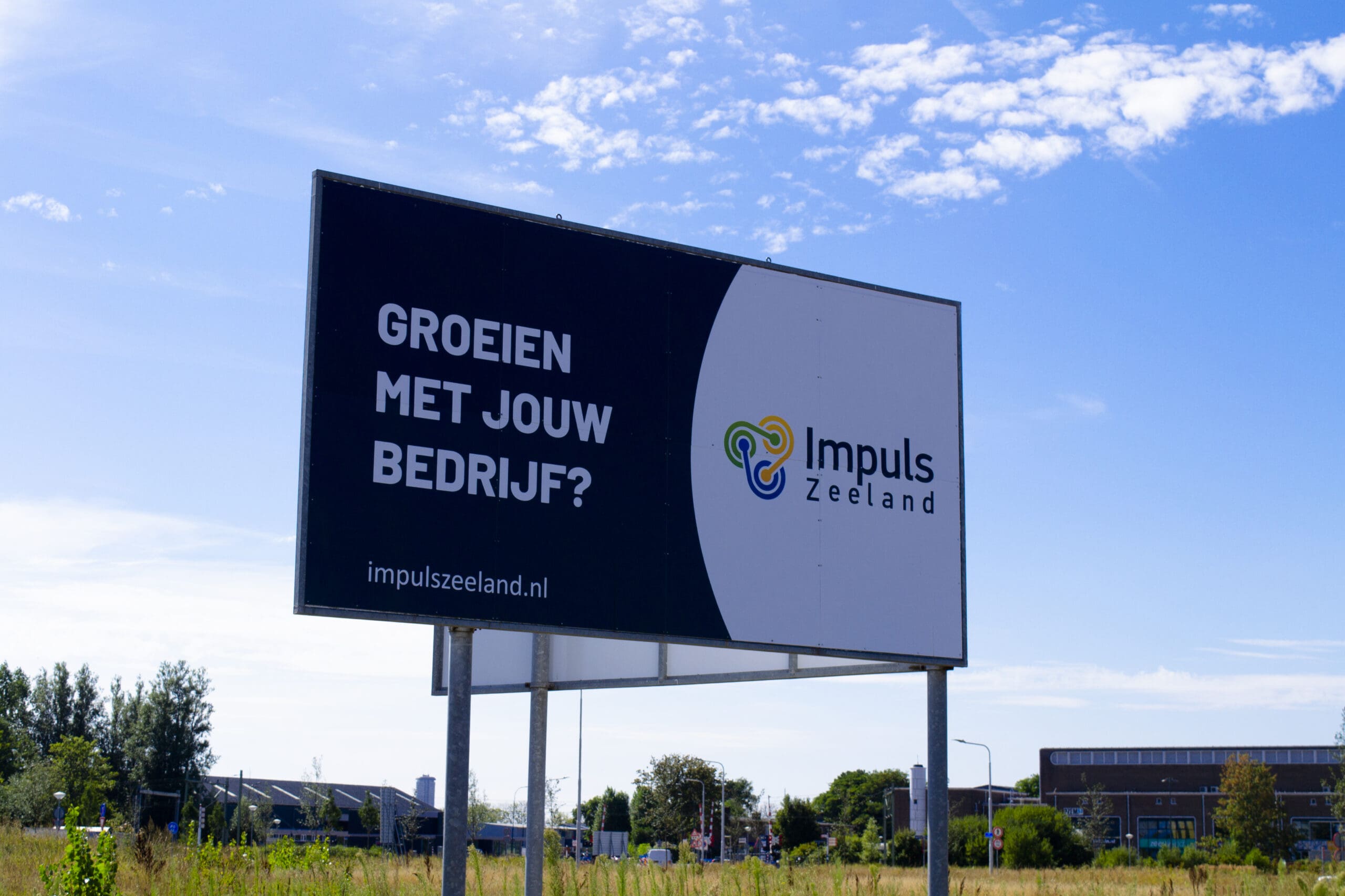Groot reclamebord voor Impuls Zeeland in Vlissingen