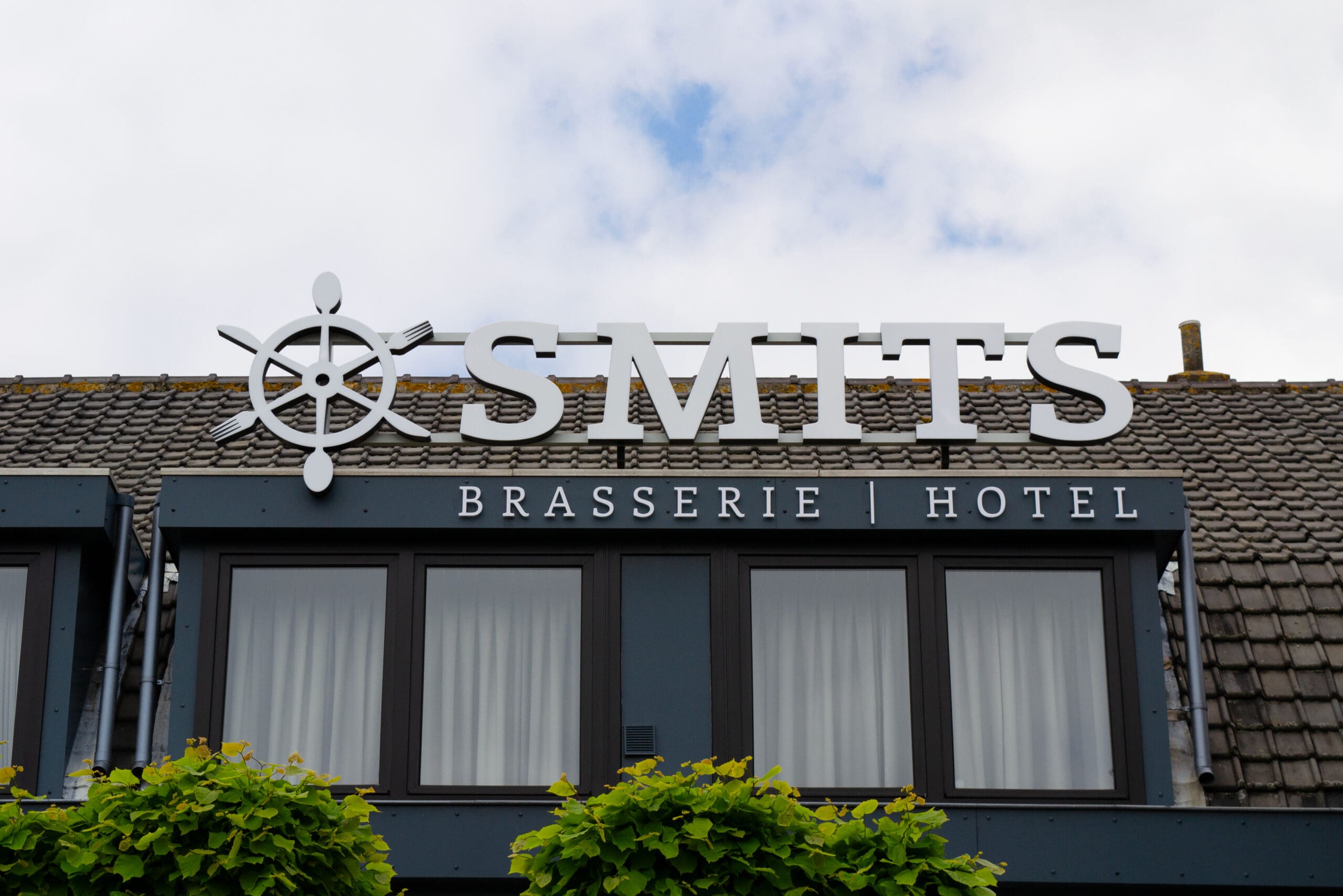 Lichtreclame bij Hotel Brasserie Smits in Wemeldinge