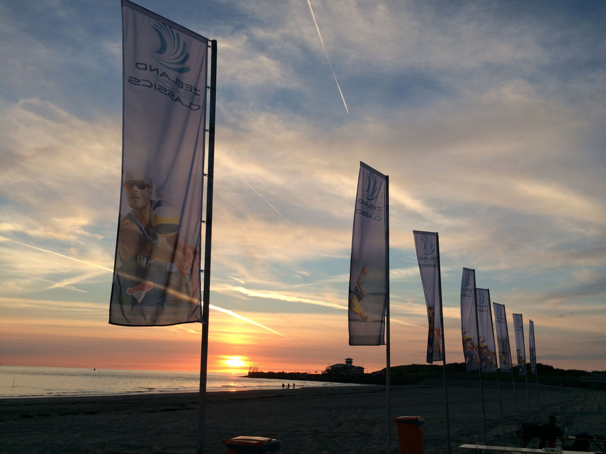 Baniervlaggen voor Zeeland Beach Classics in Vlissingen