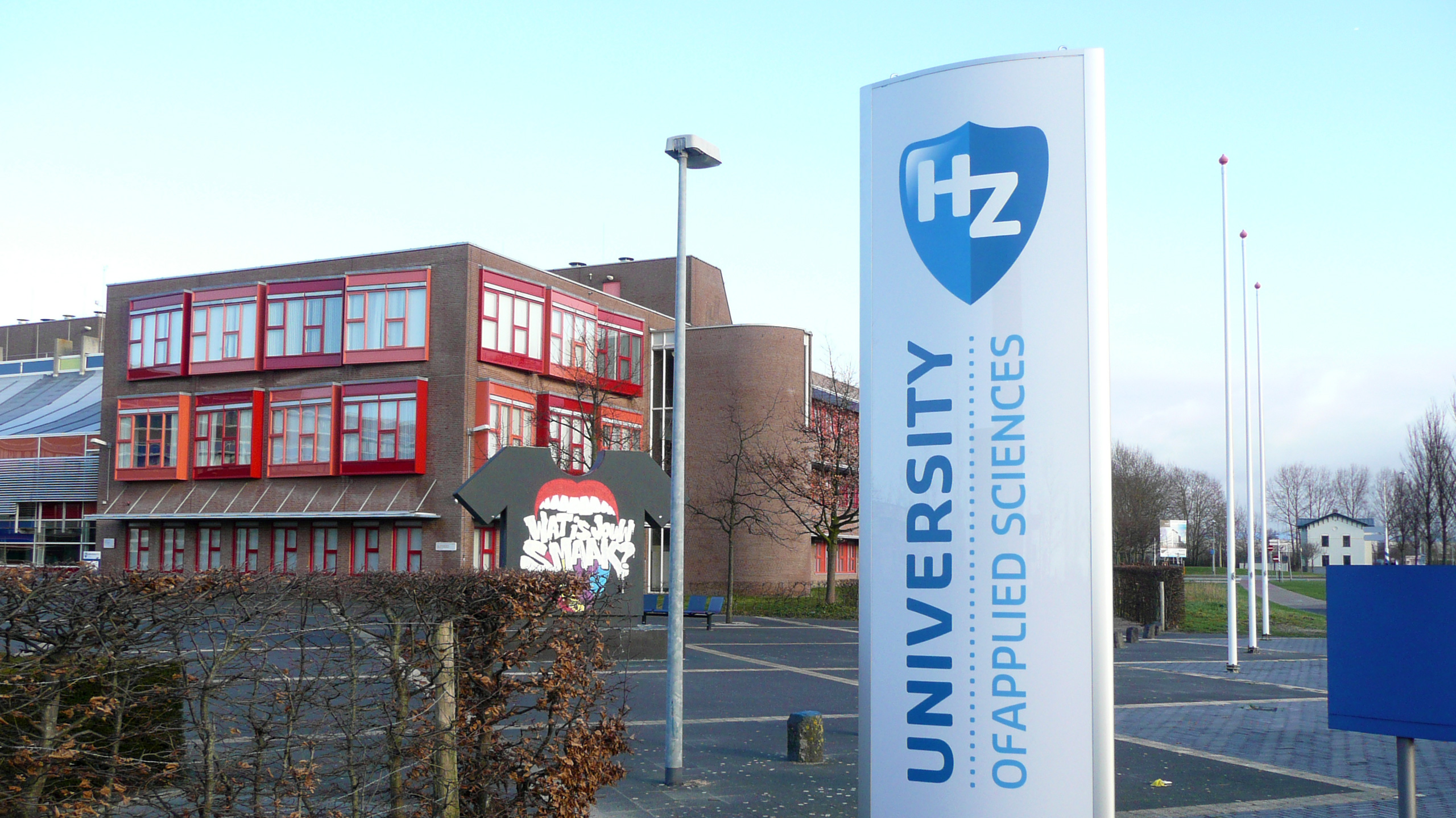 Reclame zuil bij HZ University of Applied Sciences in Vlissingen
