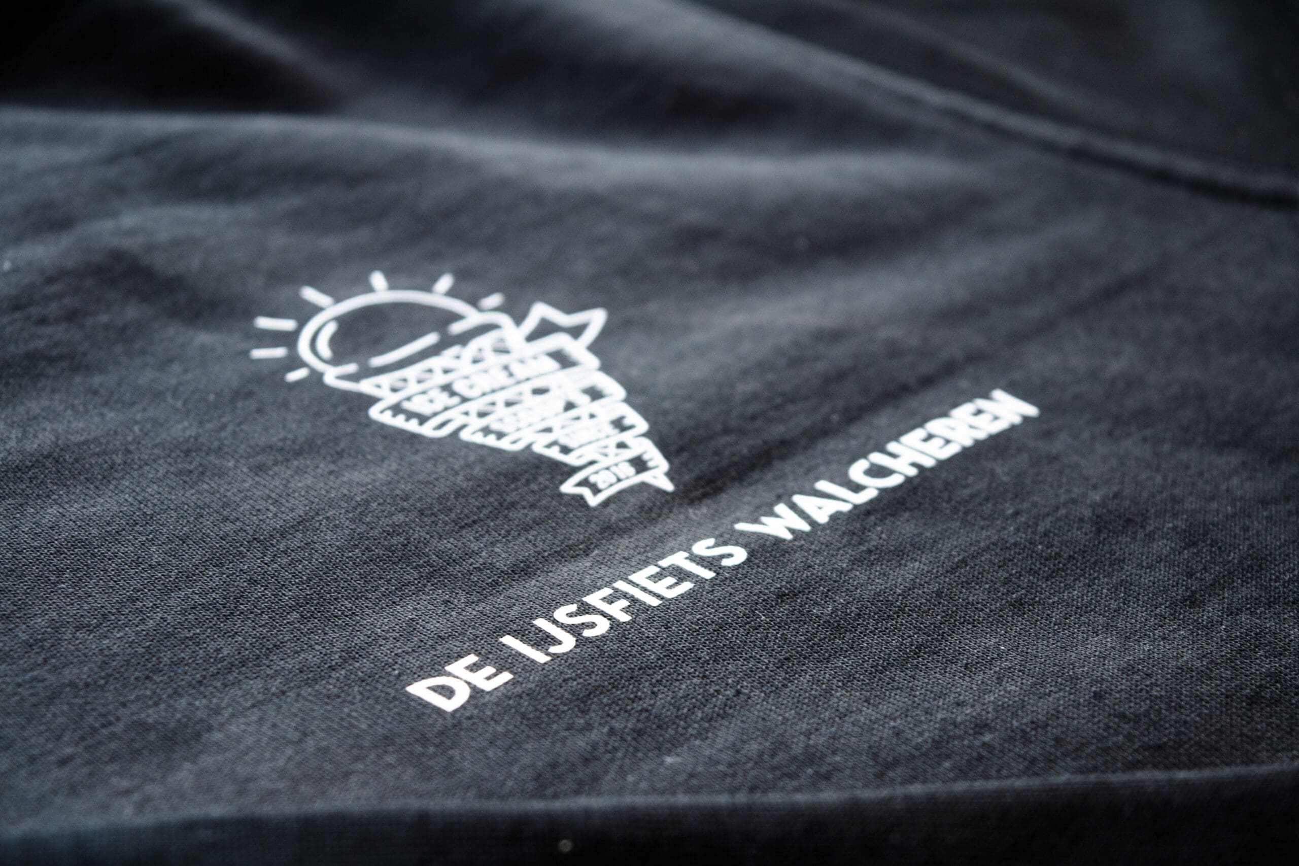 Close up van bedrukte trui voor IJsfiets Walcheren