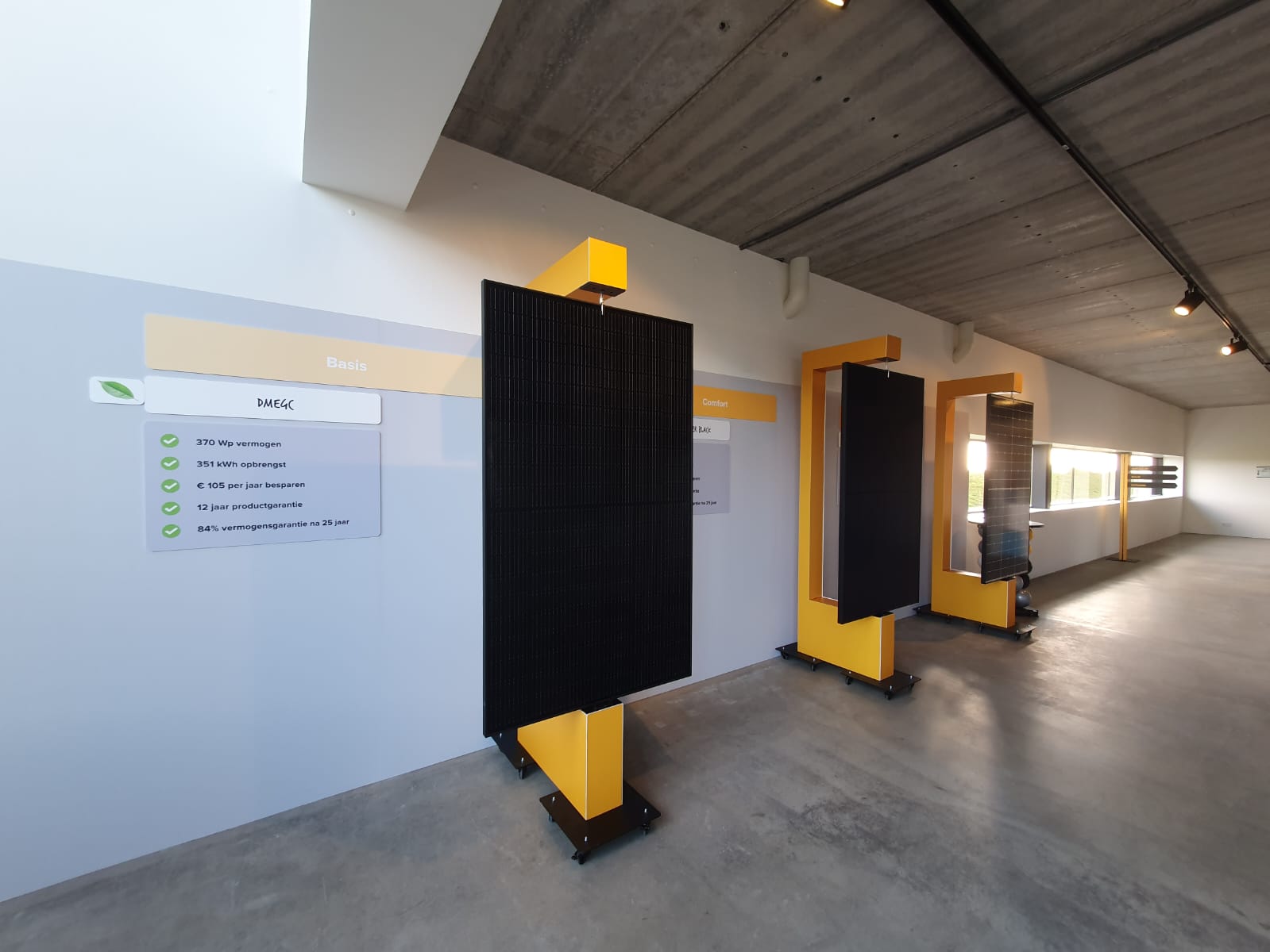 Displays voor zonnepanelen gemaakt van de inhaker bij Saman groep