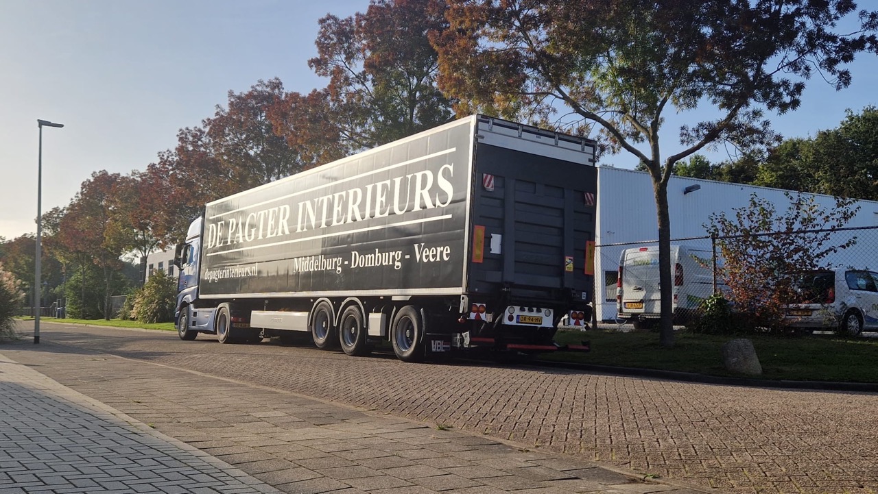 Belettering en wrap trailer De Pagter Interieurs door Zichtbaar