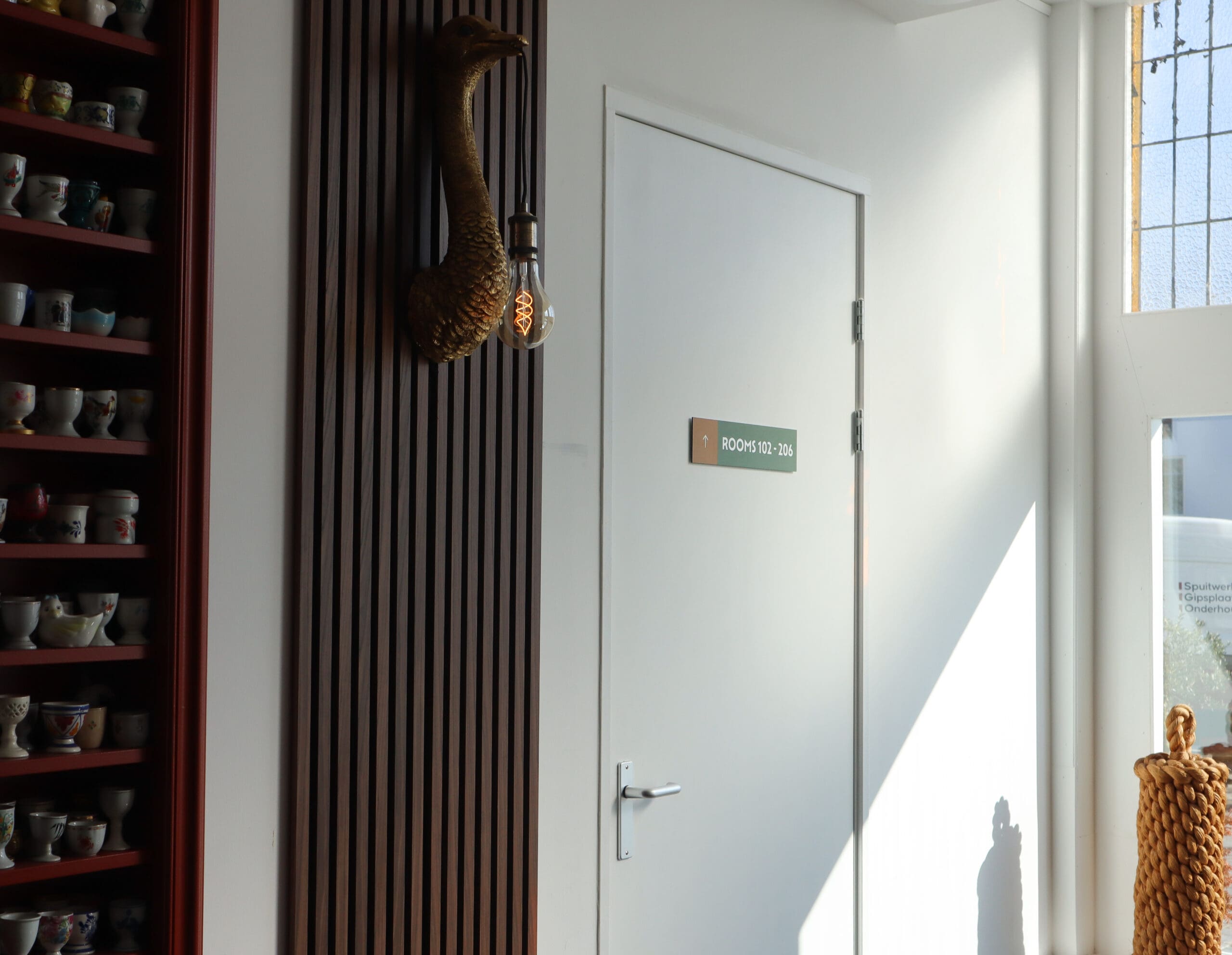 muurbord, kamernummers, hotelbord, bewegwijzering