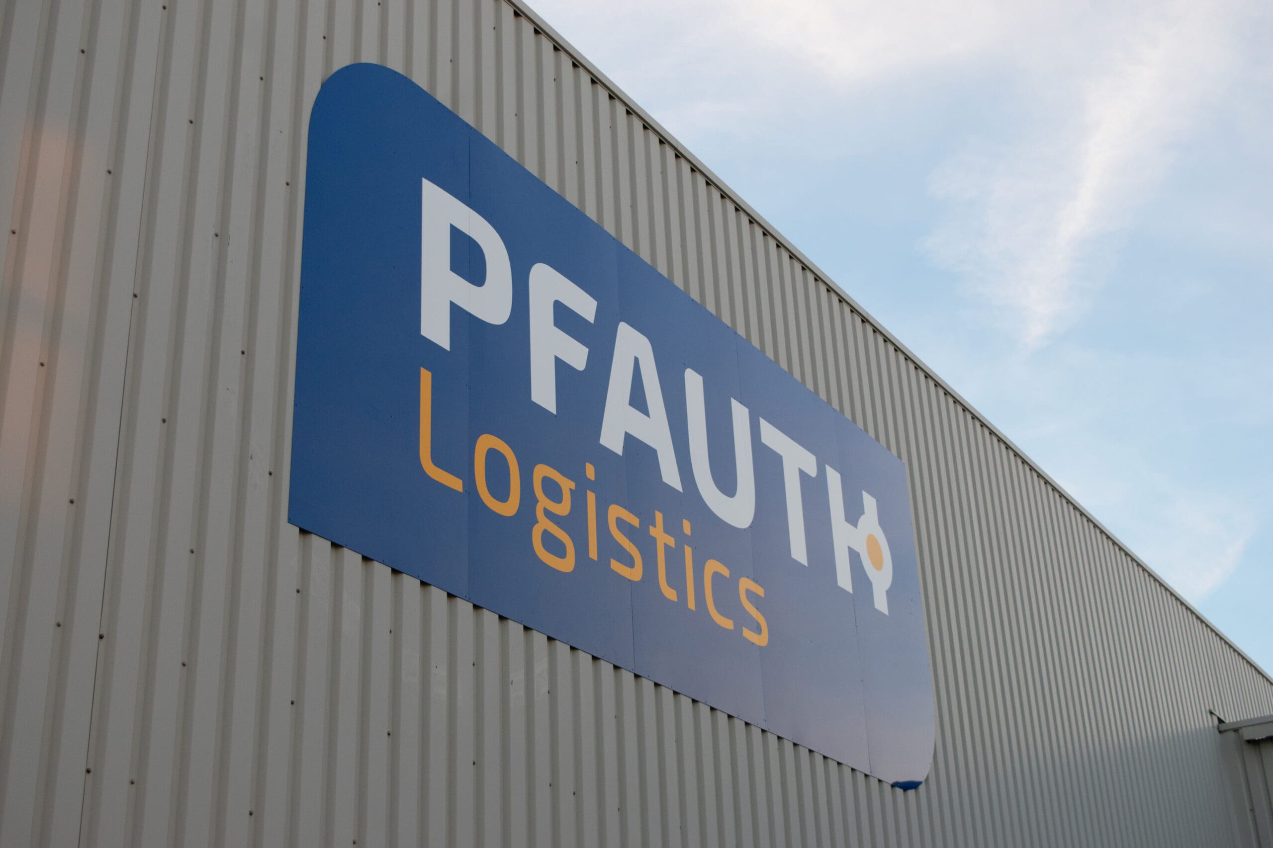 gevel reclameborden, gevelreclame, reclamebord aan de gevel