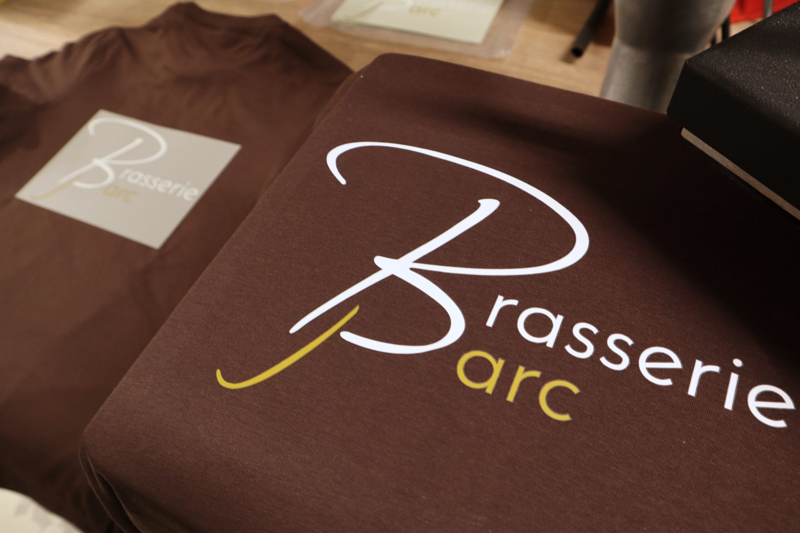 bedrukking van logo op t shirt
