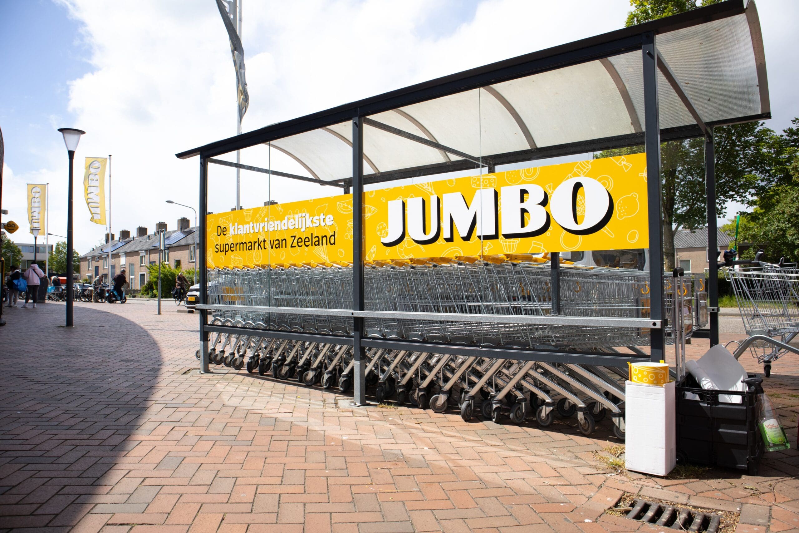 raamstickers voor winkelwagenkar bij een supermarkt in Vlissingen