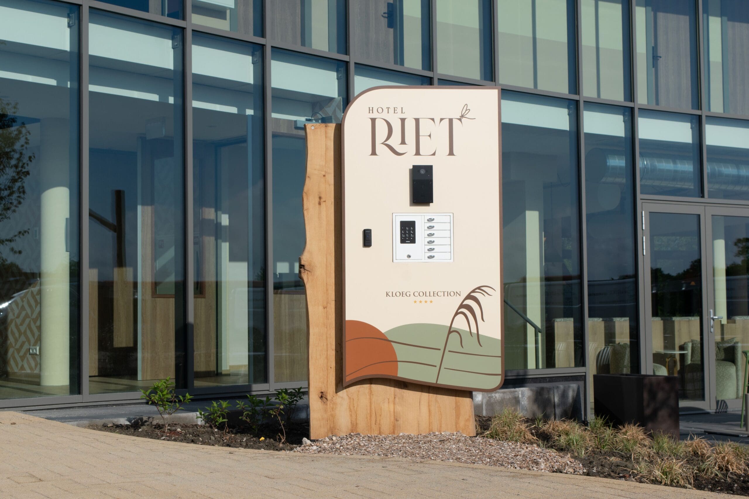 ontvangstbord met intercom op maat gemaakt