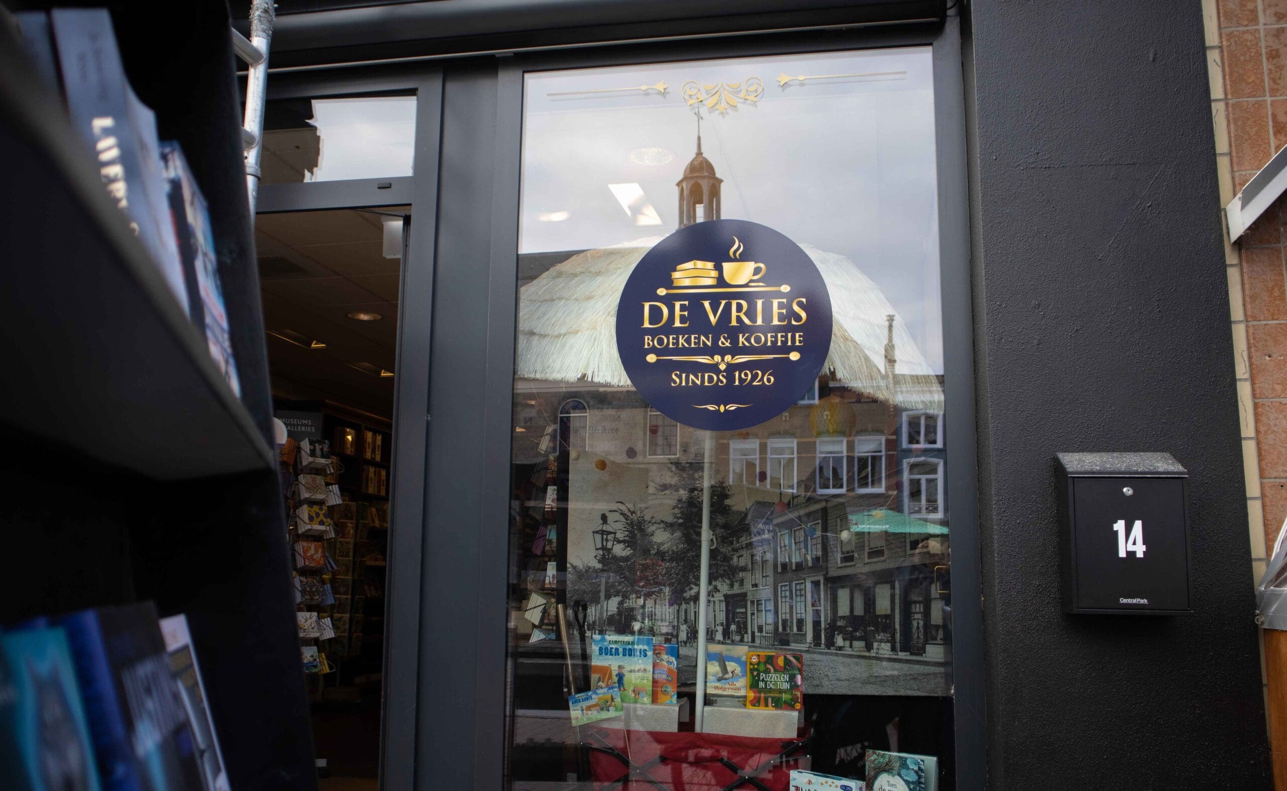 raamstickers boekenhandel in Zierikzee